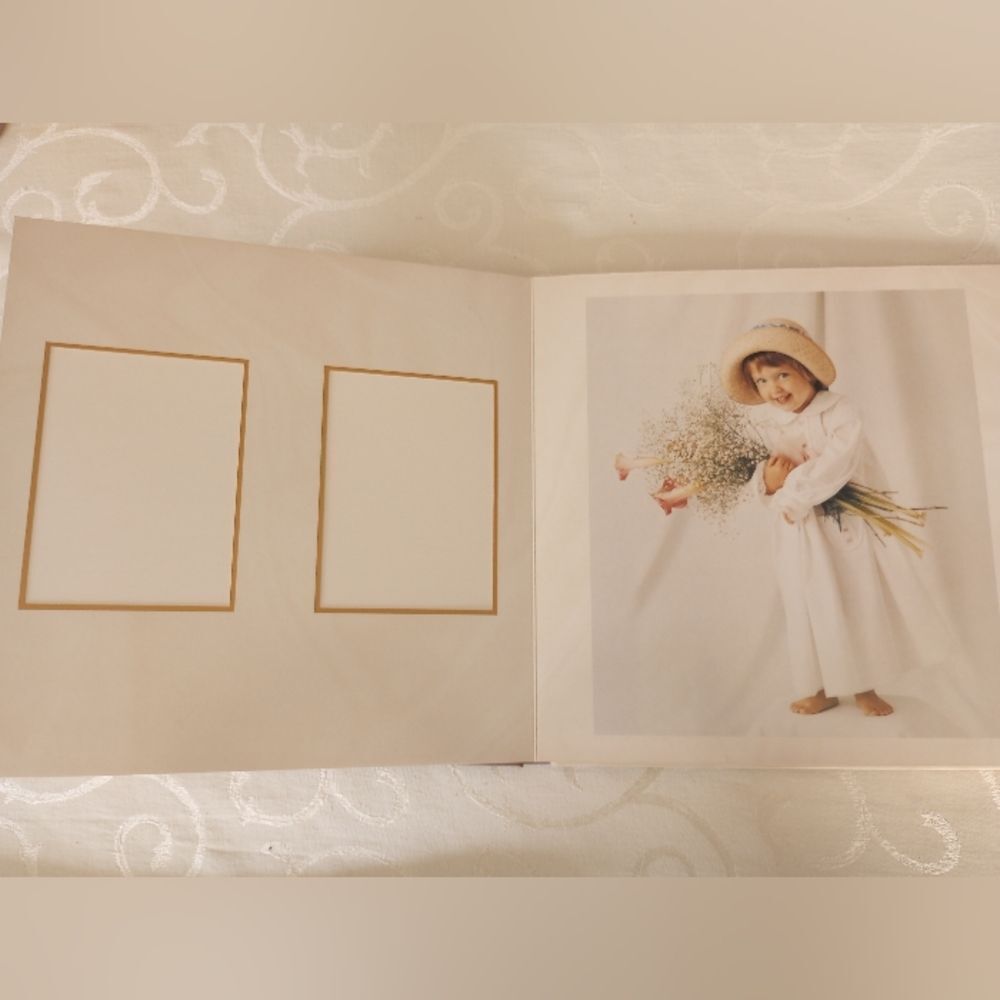 Anne Geddes Wedding Album - Picture 8 of 13
